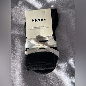 ✨NWT✨Stems: Women’s 2 Pack Conscious Cashmere Socks